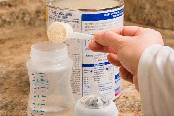 奶粉好還是純牛奶營(yíng)養(yǎng)好 奶粉和牛奶哪個(gè)補(bǔ)鈣效果好 奶粉好還是純牛奶營(yíng)養(yǎng)好 奶粉和牛奶哪個(gè)補(bǔ)鈣效果好