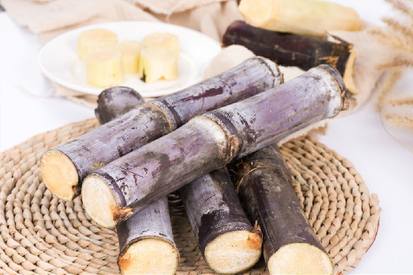 女生寒假兼職削甘蔗累到繃不住 甘蔗是不是水果 女生寒假兼職削甘蔗累到繃不住 甘蔗是不是水果