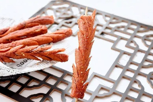 淀粉腸要炸幾分鐘 淀粉腸炸的時(shí)候粘鍋怎么回事 淀粉腸要炸幾分鐘 淀粉腸炸的時(shí)候粘鍋怎么回事