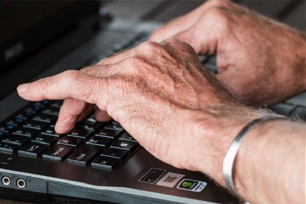 58歲清華畢業(yè)找不到超5000元的工作 老年人可以做什么工作 58歲清華畢業(yè)找不到超5000元的工作 老年人可以做什么工作