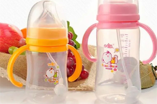 奶瓶多久換一個(gè)比較好 奶瓶可以長(zhǎng)期用一個(gè)嗎 奶瓶多久換一個(gè)比較好 奶瓶可以長(zhǎng)期用一個(gè)嗎