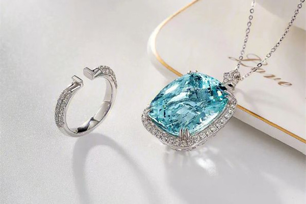 海藍(lán)寶石值錢(qián)嗎 海藍(lán)寶石多少錢(qián)一克拉