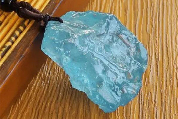 海藍寶石產(chǎn)地主要有哪些 海藍寶石什么樣的好 海藍寶石產(chǎn)地主要有哪些 海藍寶石什么樣的好