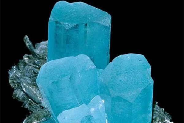 海藍寶石產(chǎn)地主要有哪些 海藍寶石什么樣的好 海藍寶石產(chǎn)地主要有哪些 海藍寶石什么樣的好