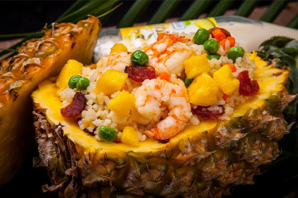 菠蘿飯?jiān)趺醋龊贸杂趾?jiǎn)單 菠蘿飯的營(yíng)養(yǎng)價(jià)值