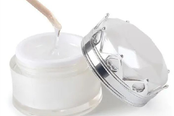 美甲延長(zhǎng)膠怎么用 美甲延長(zhǎng)膠可以貼甲片嗎