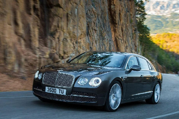 促銷潮蔓延!汽車全面降價已來臨 汽車買電動的還是燃油的好 促銷潮蔓延!汽車全面降價已來臨 汽車買電動的還是燃油的好