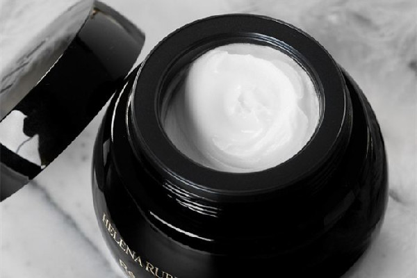 赫蓮娜黑繃帶面霜可以當(dāng)眼霜使用嗎 赫蓮娜黑繃帶面霜可以祛斑嗎 赫蓮娜黑繃帶面霜可以當(dāng)眼霜使用嗎 赫蓮娜黑繃帶面霜可以祛斑嗎