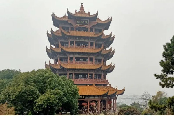 乘客出地鐵黃鶴樓站的統(tǒng)一姿勢 黃鶴樓有多少年的歷史 乘客出地鐵黃鶴樓站的統(tǒng)一姿勢 黃鶴樓有多少年的歷史