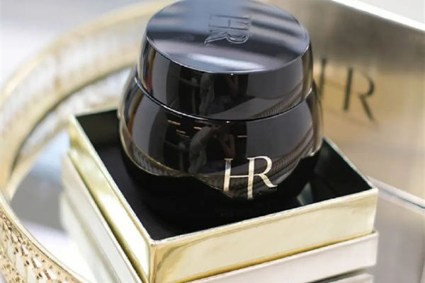 赫蓮娜黑繃帶面霜可以修復(fù)紅血絲嗎 赫蓮娜黑繃帶面霜可以直接抹在臉上嗎 赫蓮娜黑繃帶面霜可以修復(fù)紅血絲嗎 赫蓮娜黑繃帶面霜可以直接抹在臉上嗎