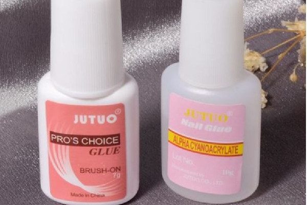 美甲膠水的用法 美甲膠水有毒嗎 美甲膠水的用法 美甲膠水有毒嗎