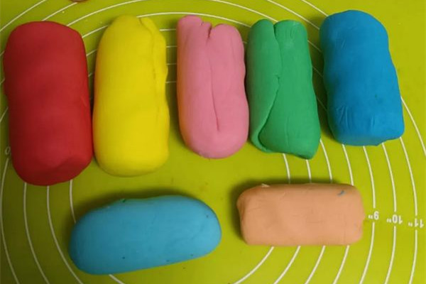 橡皮泥是用什么材料制作成的 橡皮泥是黏土嗎