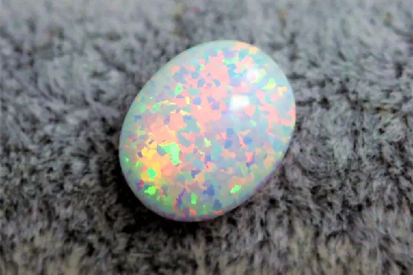 歐泊石會(huì)碎嗎 歐泊石有一道裂紋正常嗎 歐泊石會(huì)碎嗎 歐泊石有一道裂紋正常嗎