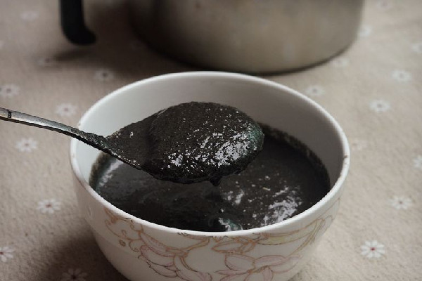黑芝麻糊要放多少水 黑芝麻糊水放多了怎么辦 黑芝麻糊要放多少水 黑芝麻糊水放多了怎么辦