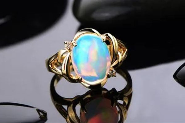 歐泊石什么顏色最貴 歐泊石有哪些顏色 歐泊石什么顏色最貴 歐泊石有哪些顏色