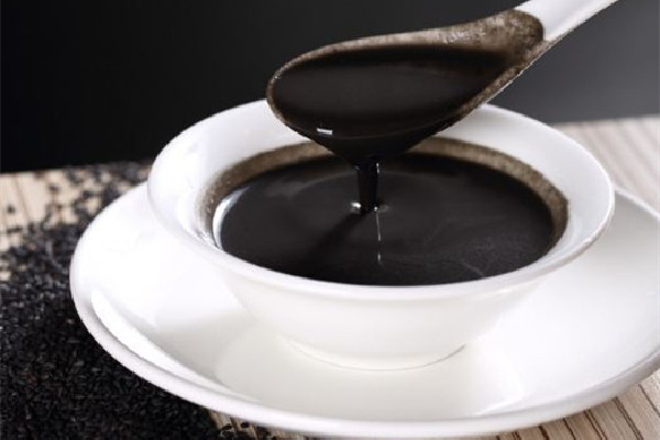 黑芝麻糊泡出來是紫色的正常嗎 黑芝麻糊泡出來稠的好還是稀的好 黑芝麻糊泡出來是紫色的正常嗎 黑芝麻糊泡出來稠的好還是稀的好