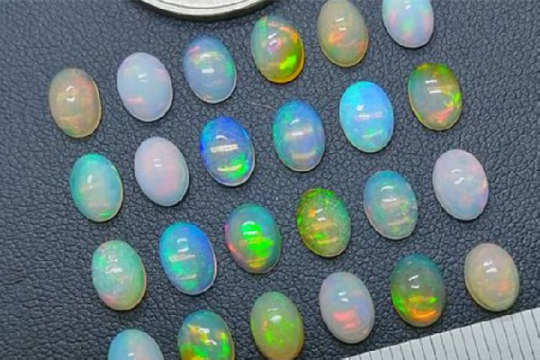 歐泊石和鉆石哪個貴 歐泊石和蛋白石區(qū)別 歐泊石和鉆石哪個貴 歐泊石和蛋白石區(qū)別