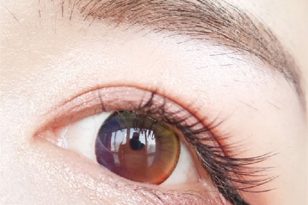 美瞳日拋月拋年拋哪個(gè)對(duì)眼睛好 美瞳戴多久就需要換新的