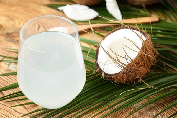 椰子水有什么營(yíng)養(yǎng) 椰子水可以當(dāng)水喝嗎
