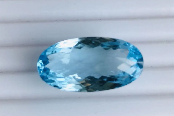 托帕石的顏色等級(jí) 托帕石買(mǎi)什么樣的好