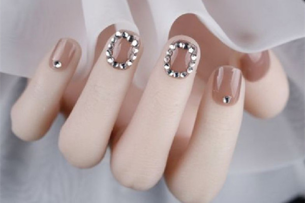 美甲貼鉆可以保持多久 美甲貼鉆會(huì)勾衣服嗎 美甲貼鉆可以保持多久 美甲貼鉆會(huì)勾衣服嗎