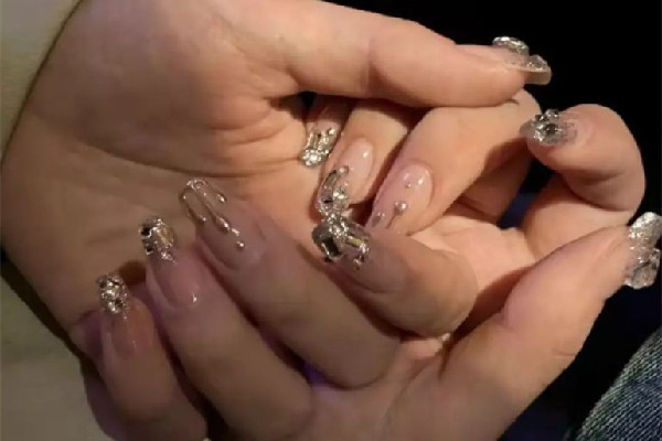 美甲貼鉆可以保持多久 美甲貼鉆會(huì)勾衣服嗎 美甲貼鉆可以保持多久 美甲貼鉆會(huì)勾衣服嗎