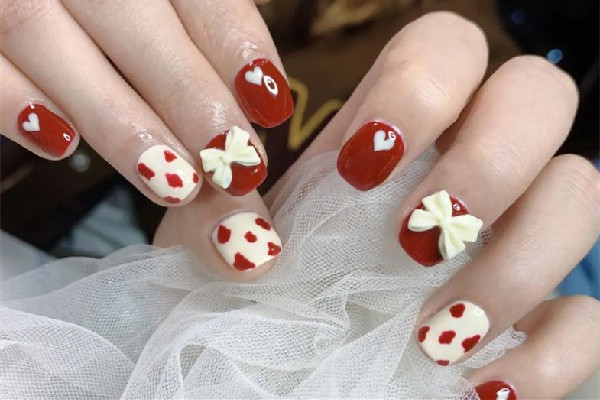 紅色美甲會(huì)不會(huì)不吉利 紅色美甲會(huì)不會(huì)顯老氣 紅色美甲會(huì)不會(huì)不吉利 紅色美甲會(huì)不會(huì)顯老氣