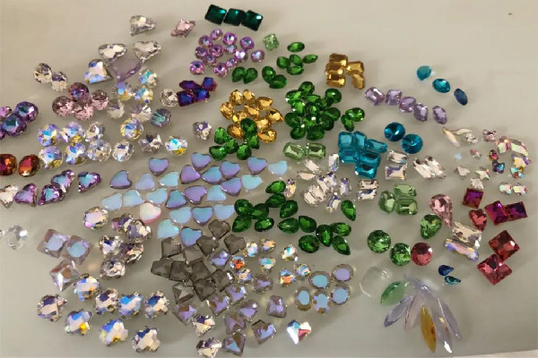 美甲貼鉆的正確順序 美甲貼鉆會掉嗎 美甲貼鉆的正確順序 美甲貼鉆會掉嗎