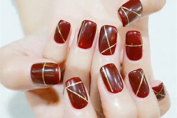 紅色美甲適合本命年嗎 紅色美甲可以進(jìn)寺廟嗎 紅色美甲適合本命年嗎 紅色美甲可以進(jìn)寺廟嗎