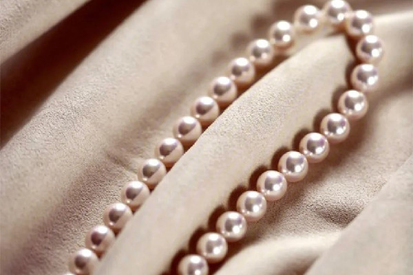 珍珠首飾可以戴著睡覺(jué)嗎 珍珠首飾可以碰水嗎 珍珠首飾可以戴著睡覺(jué)嗎 珍珠首飾可以碰水嗎