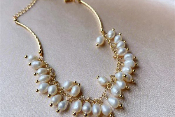 珍珠首飾要搭配什么衣服合適 珍珠首飾什么顏色好看 珍珠首飾要搭配什么衣服合適 珍珠首飾什么顏色好看