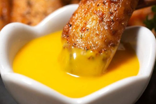 黃芥末醬是蛋黃醬嗎 黃芥末醬搭配什么食物 黃芥末醬是蛋黃醬嗎 黃芥末醬搭配什么食物