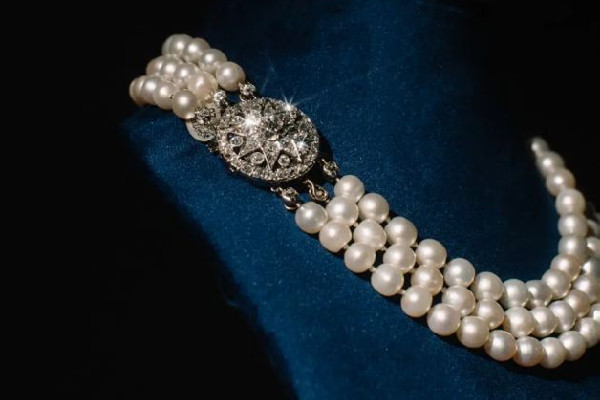 珍珠有藍色的嗎 珍珠什么顏色的最值錢 珍珠有藍色的嗎 珍珠什么顏色的最值錢