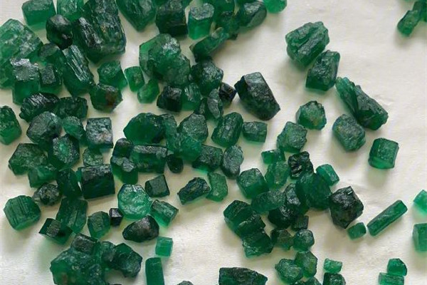 祖母綠是什么寶石 祖母綠是玉石的一種嗎 祖母綠是什么寶石 祖母綠是玉石的一種嗎