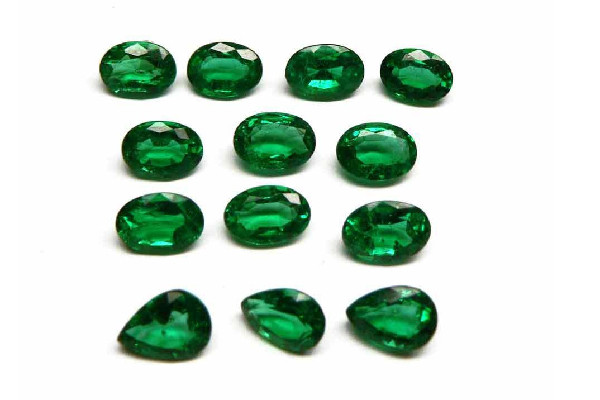 祖母綠買(mǎi)蛋面還是刻面好 祖母綠什么形狀最好