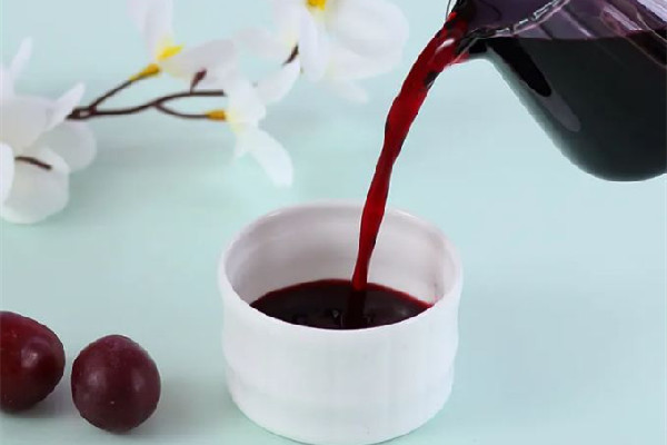 葡萄汁放冰箱可以放多久 葡萄汁放久了會(huì)變酒嗎 葡萄汁放冰箱可以放多久 葡萄汁放久了會(huì)變酒嗎