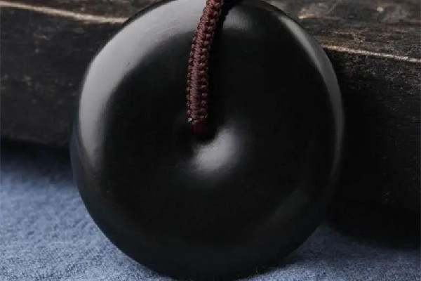 墨玉會透光嗎 墨玉戴久了會有變化嗎 墨玉會透光嗎 墨玉戴久了會有變化嗎