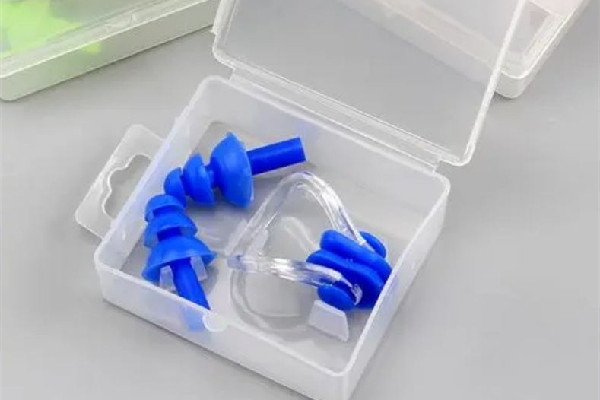 游泳耳塞的正確佩戴方法 游泳耳塞怎么分左右 游泳耳塞的正確佩戴方法 游泳耳塞怎么分左右