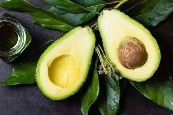 牛油果和什么榨汁好喝 牛油果可以和牛奶一起吃嗎 牛油果和什么榨汁好喝 牛油果可以和牛奶一起吃嗎