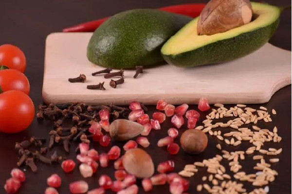 牛油果和什么榨汁好喝 牛油果可以和牛奶一起吃嗎 牛油果和什么榨汁好喝 牛油果可以和牛奶一起吃嗎