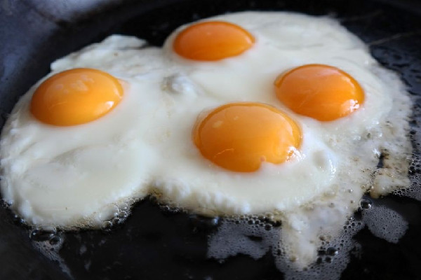 煎雞蛋怎么煎才好吃 煎雞蛋用什么鍋比較好 煎雞蛋怎么煎才好吃 煎雞蛋用什么鍋比較好