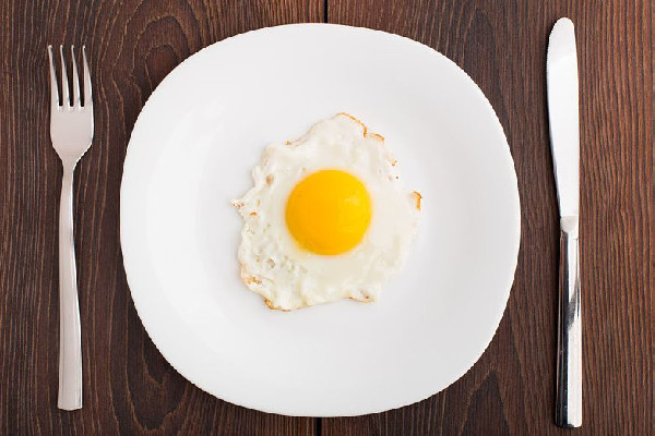 煎雞蛋黃沒(méi)熟透可以吃嗎 煎雞蛋煎到什么程度最好