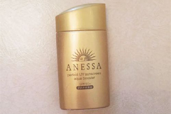 資生堂小金瓶防曬霜怎么樣 資生堂小金瓶可以白天用嗎 資生堂小金瓶防曬霜怎么樣 資生堂小金瓶可以白天用嗎