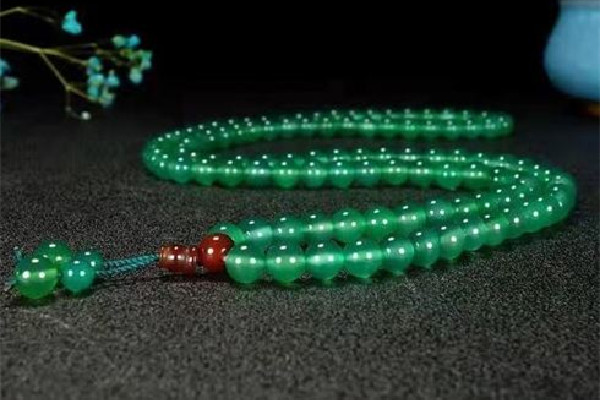 藍(lán)玉髓怎么辨別真假 藍(lán)玉髓會有裂紋嗎 藍(lán)玉髓怎么辨別真假 藍(lán)玉髓會有裂紋嗎