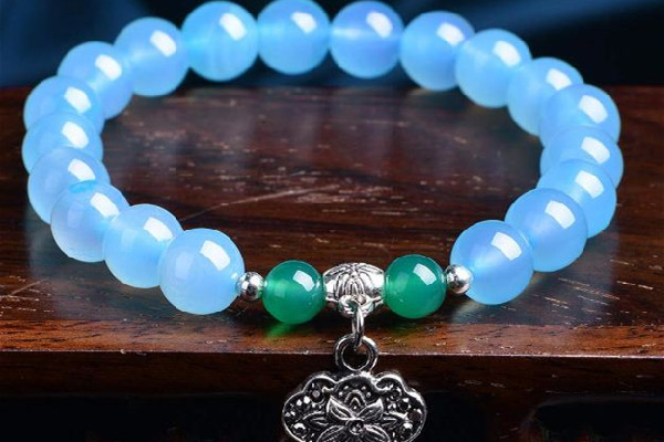 藍玉髓會見光失色嗎 藍玉髓會褪色嗎