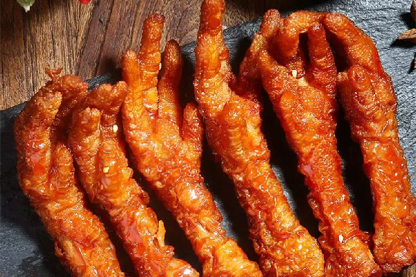 雞爪和鳳爪有什么區(qū)別 雞爪和鴨爪哪個(gè)熱量高 雞爪和鳳爪有什么區(qū)別 雞爪和鴨爪哪個(gè)熱量高